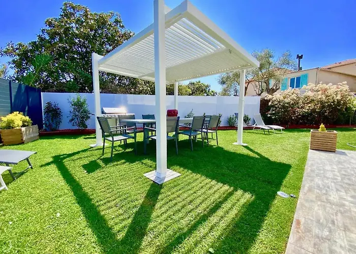 High Standing! 200M2 Private Garden Jacuzzi Sun Bed & Interior Spa